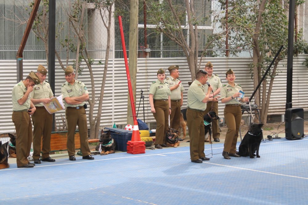 Visita de Escuela de adiestramiento canino de carabineros