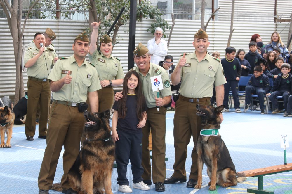 Visita de Escuela de adiestramiento canino de carabineros