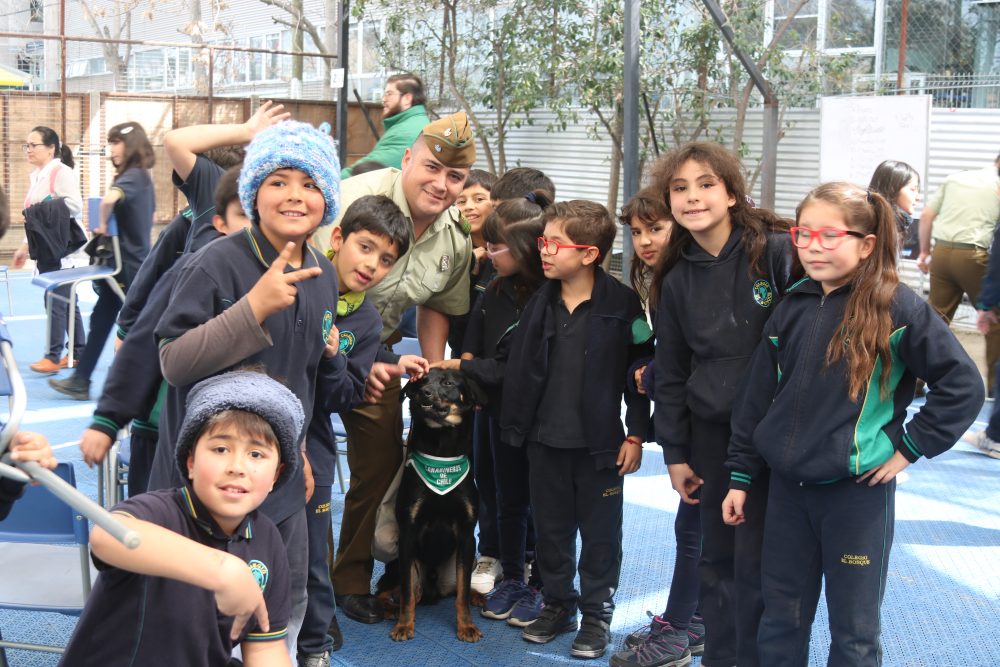 Visita de Escuela de adiestramiento canino de carabineros