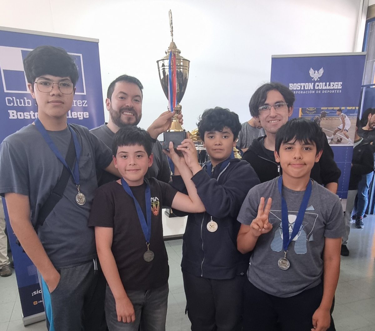Ajedrez de Colegio El Bosque obtiene 2° lugar en la II Copa Boston College por Equipos