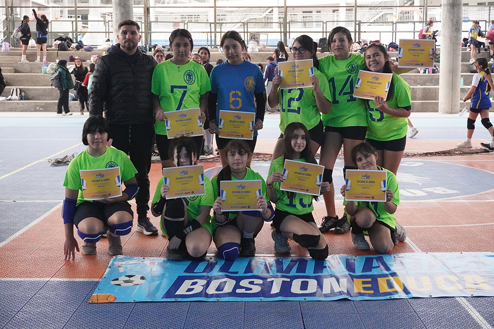 Gran nivel de juego en la fecha de Vóleibol Mini Damas en las Olimpiadas BostonEduca