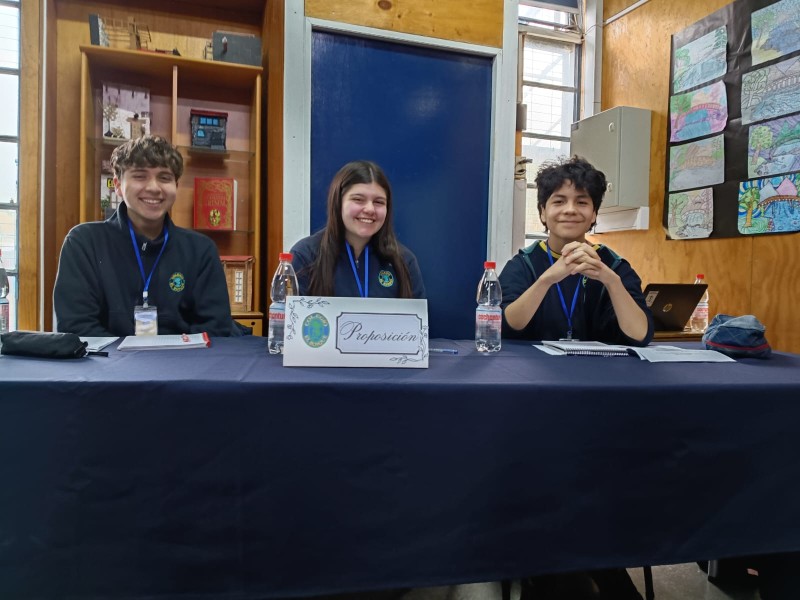 Colegio El Bosque participa en Torneo de Debate “Ideas en Contrapunto” 2026